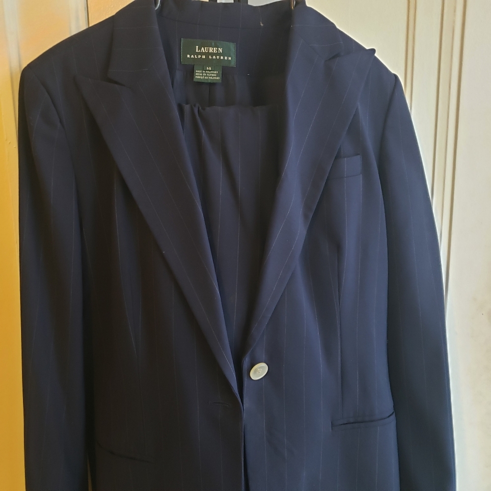Pants suit